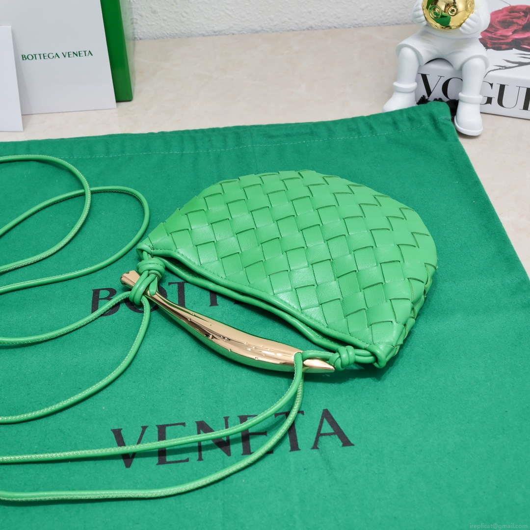 Bottega Veneta BV 744267 Mini Sardine Cross-body bag realised with Intrecciato Green