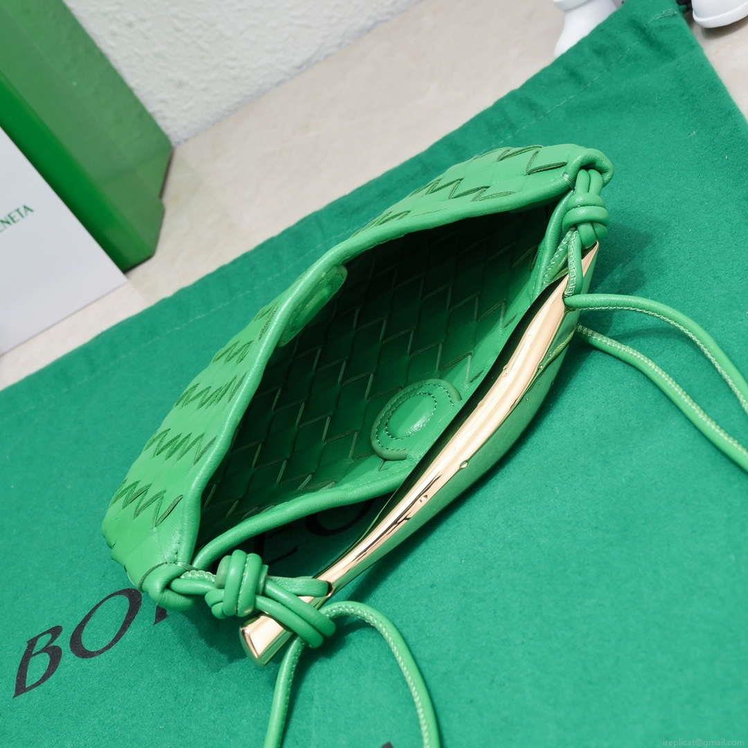 Bottega Veneta BV 744267 Mini Sardine Cross-body bag realised with Intrecciato Green