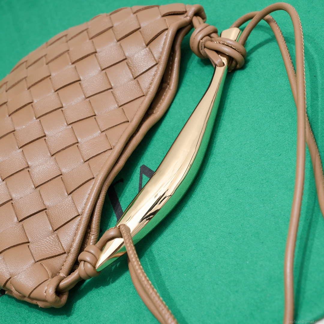 Bottega Veneta BV 744267 Mini Sardine Cross-body bag realised with Intrecciato Dark Brown
