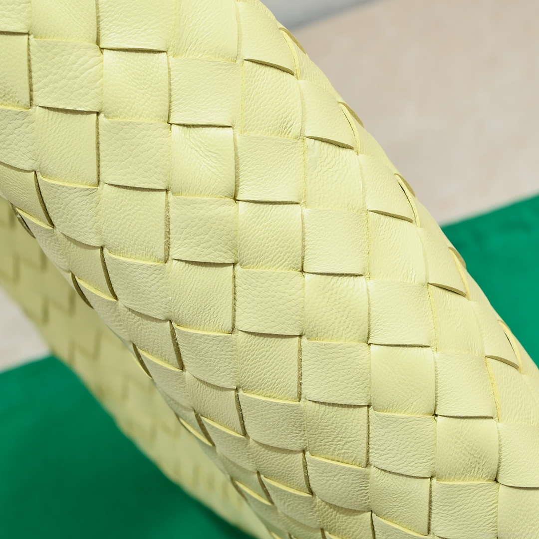 Bottega Veneta BV 763966 Small Hop oyster Bag Yellow