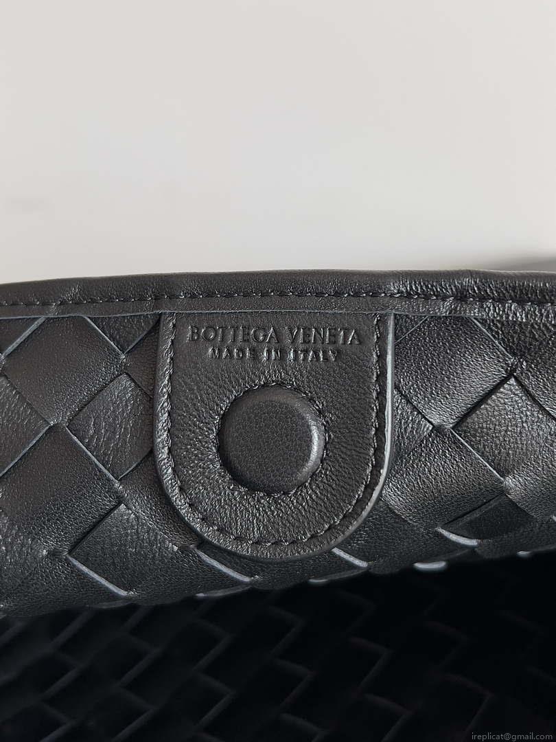 Bottega Veneta BV 776768 Sardine With Chain Black