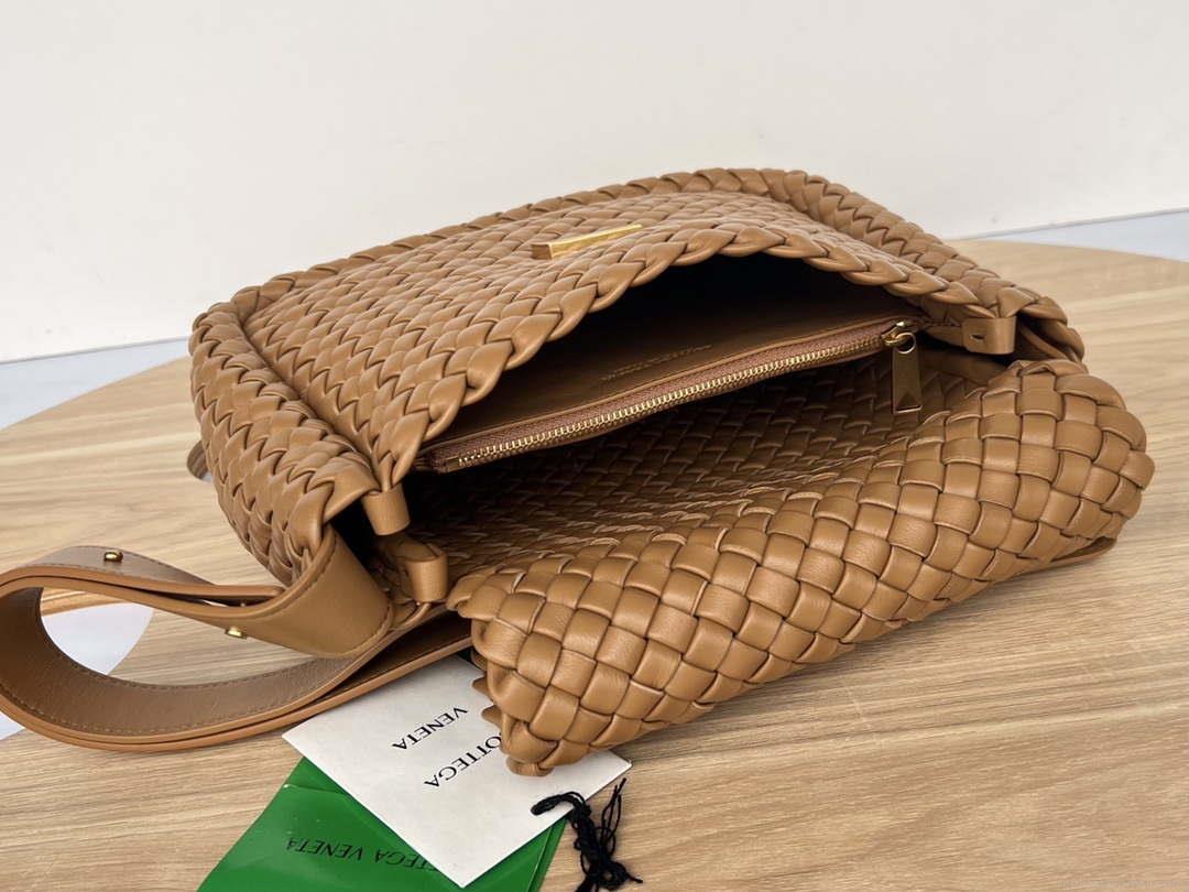 Bottega Veneta BV 709418 Small Cobble Shoulder Bag Tan