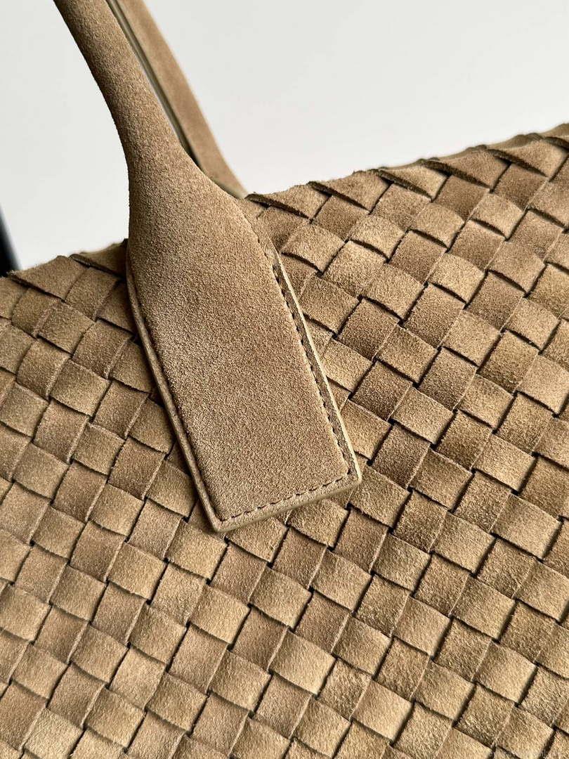 Bottega Veneta BV 608811 Large Cabat Bag Bv0014