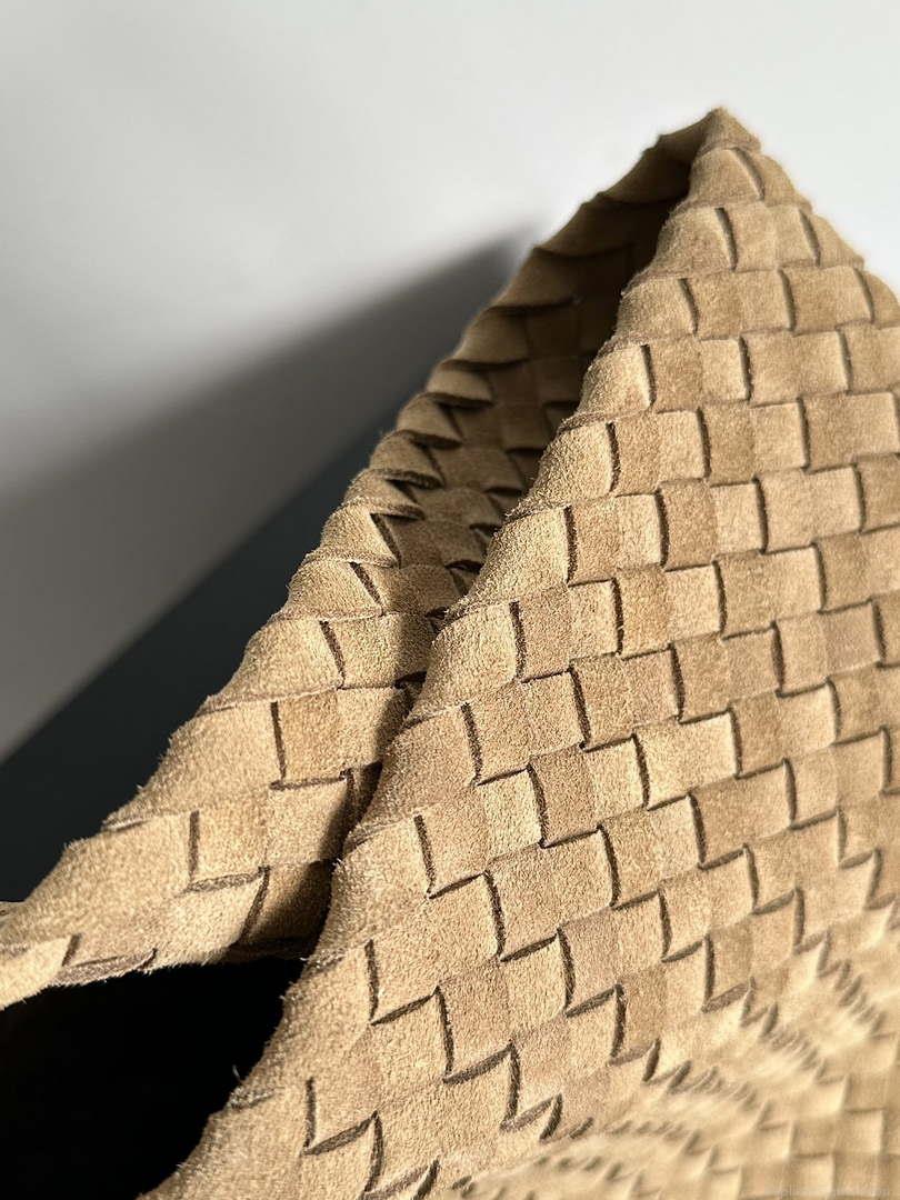 Bottega Veneta BV 608811 Large Cabat Bag Bv0014