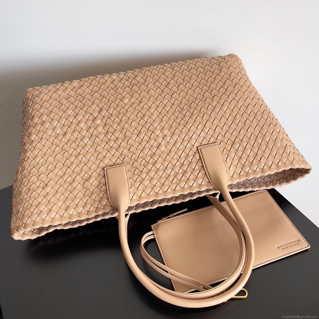 Bottega Veneta BV 608811 Large Cabat Bag Bv0017