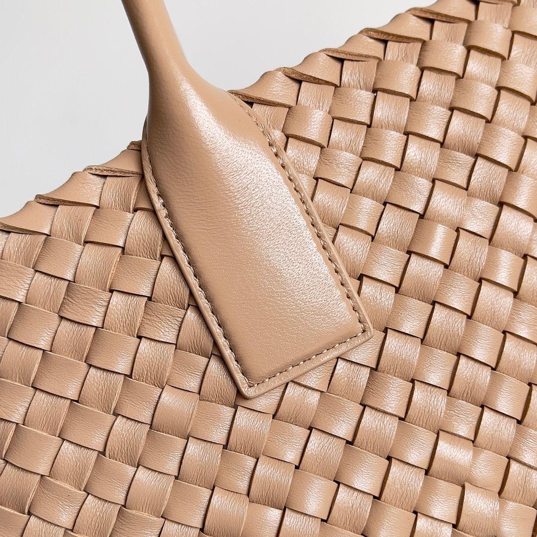 Bottega Veneta BV 608811 Large Cabat Bag Bv0017