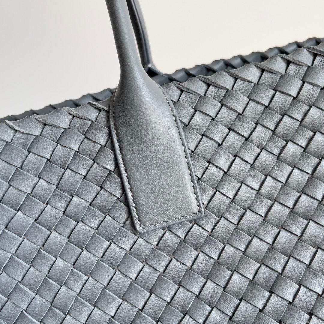 Bottega Veneta BV 608811 Large Cabat Bag Bv0018