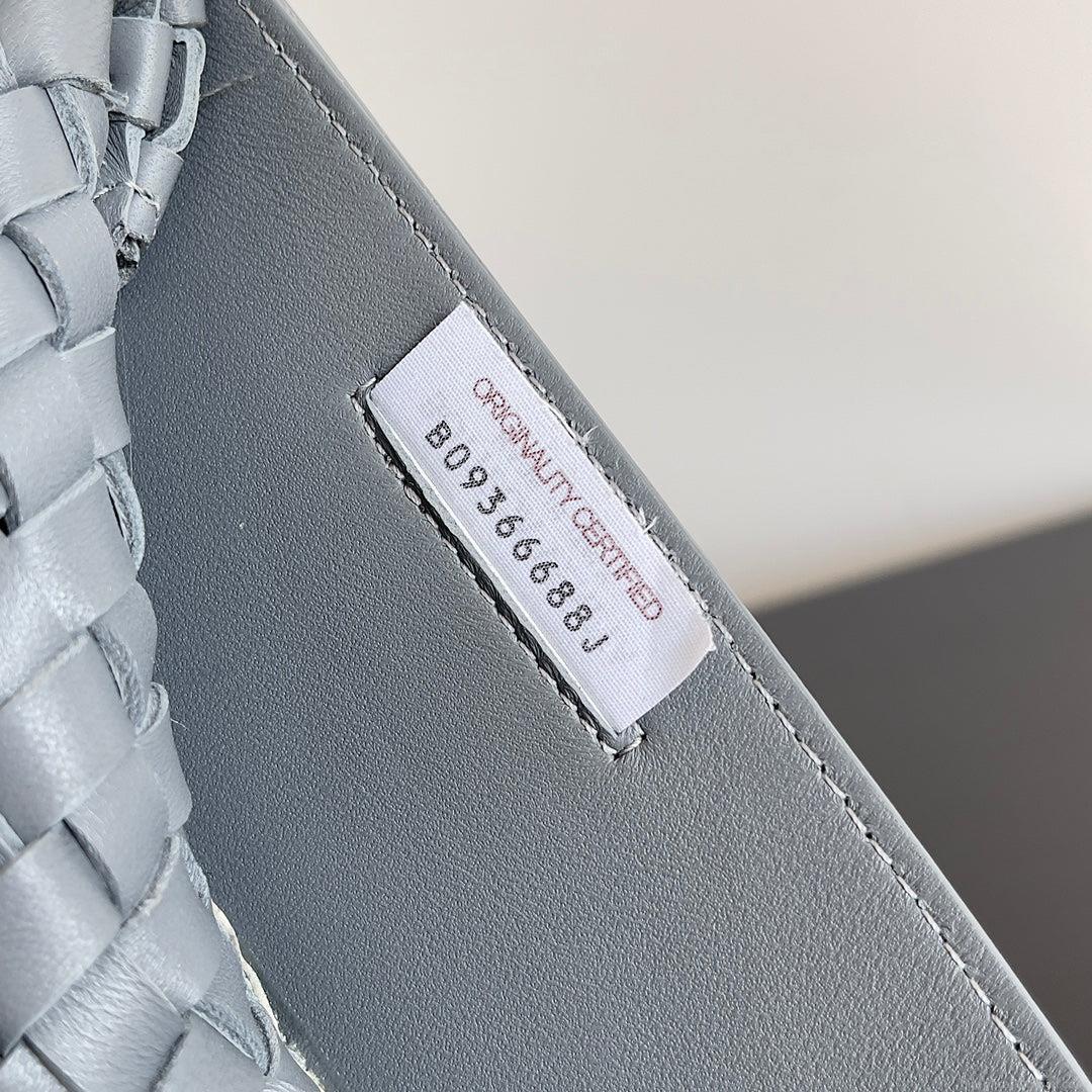 Bottega Veneta BV 608811 Large Cabat Bag Bv0018