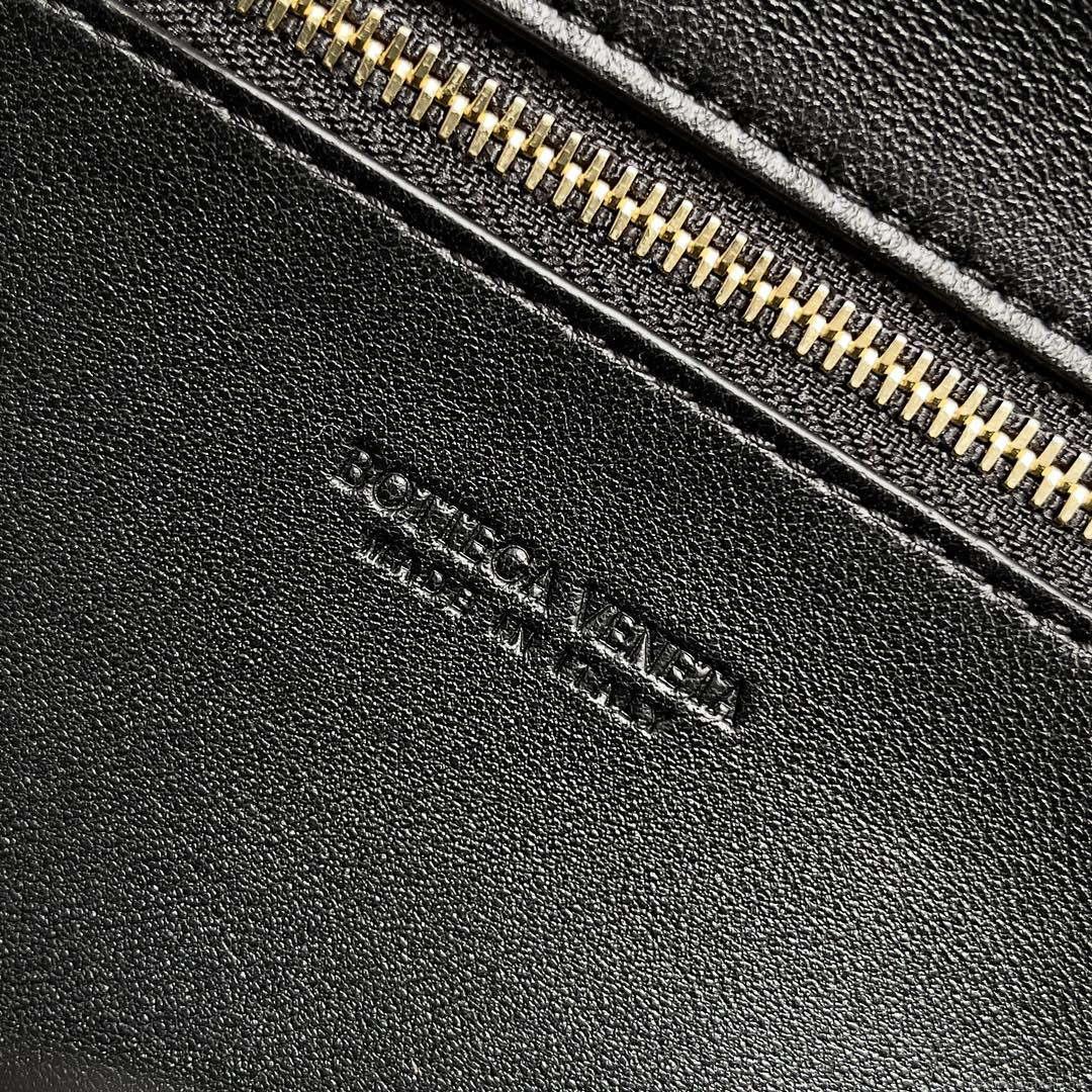 Bottega Veneta BV 741511 Long Clutch Andiamo With Handle Emerald Black