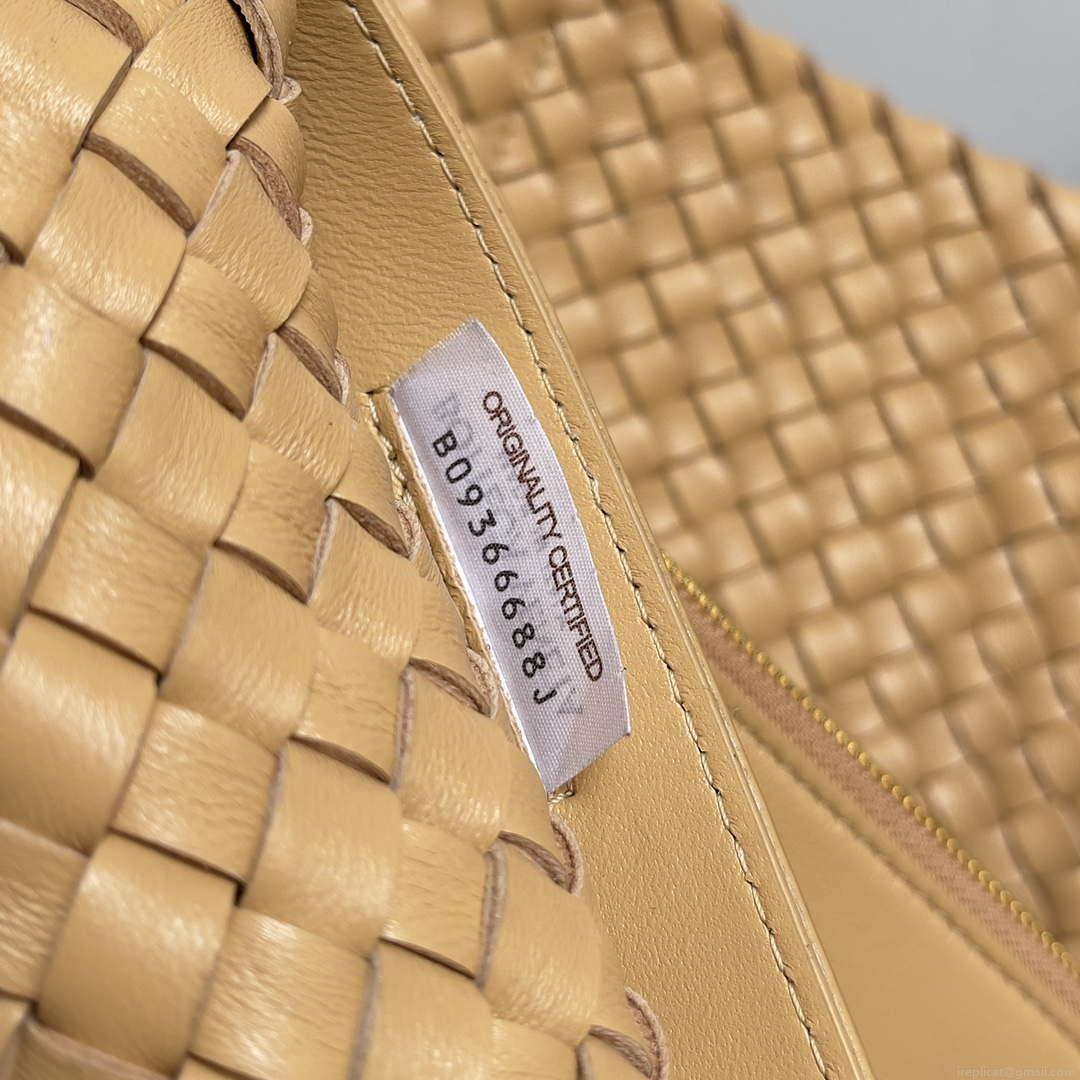 Bottega Veneta BV 608811 Large Cabat Bag Bv0027