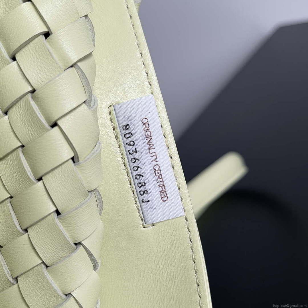Bottega Veneta BV 608811 Large Cabat Bag Bv0030
