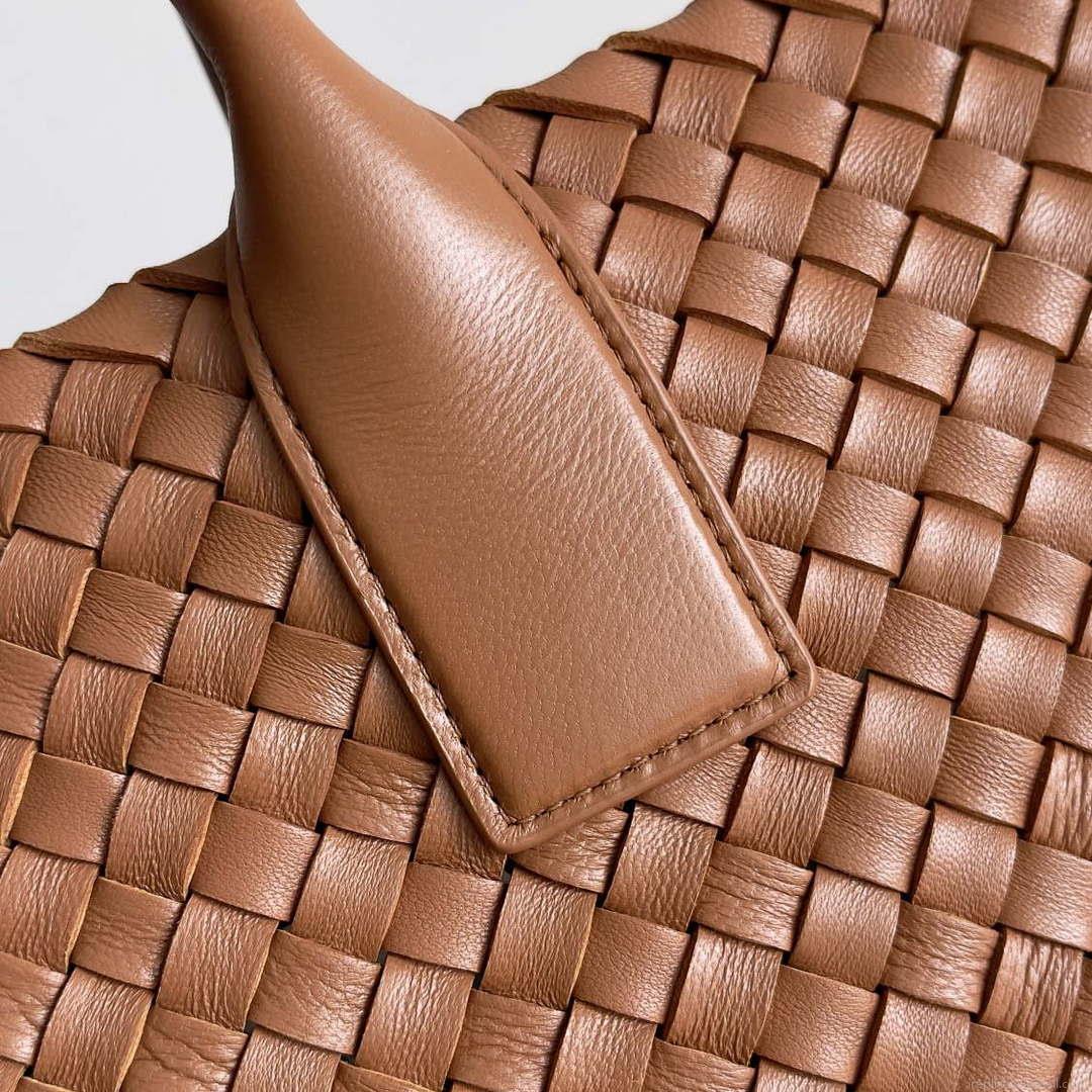 Bottega Veneta BV 608811 Large Cabat Bag Bv0032