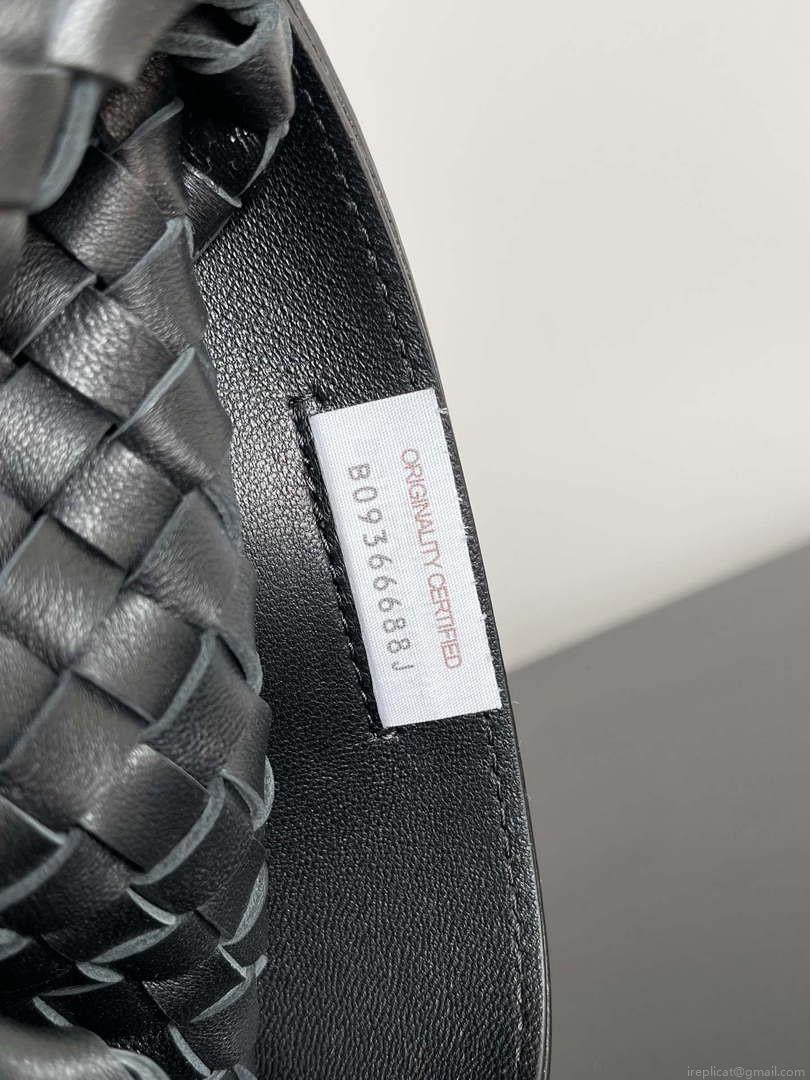 Bottega Veneta BV 608811 Large Cabat Bag Bv0033