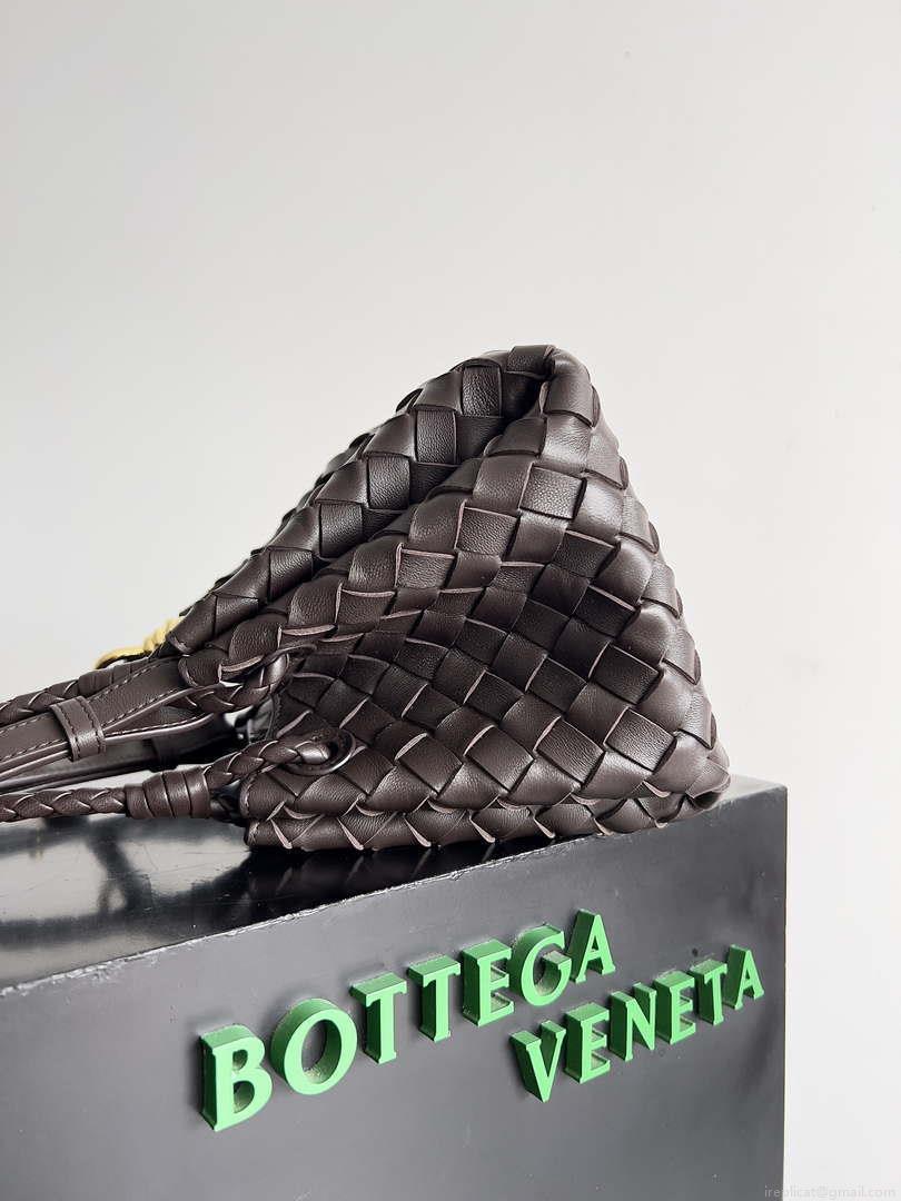 Bottega Veneta BV 796569VCPPT2190 Small Andiamo Parachute fondant