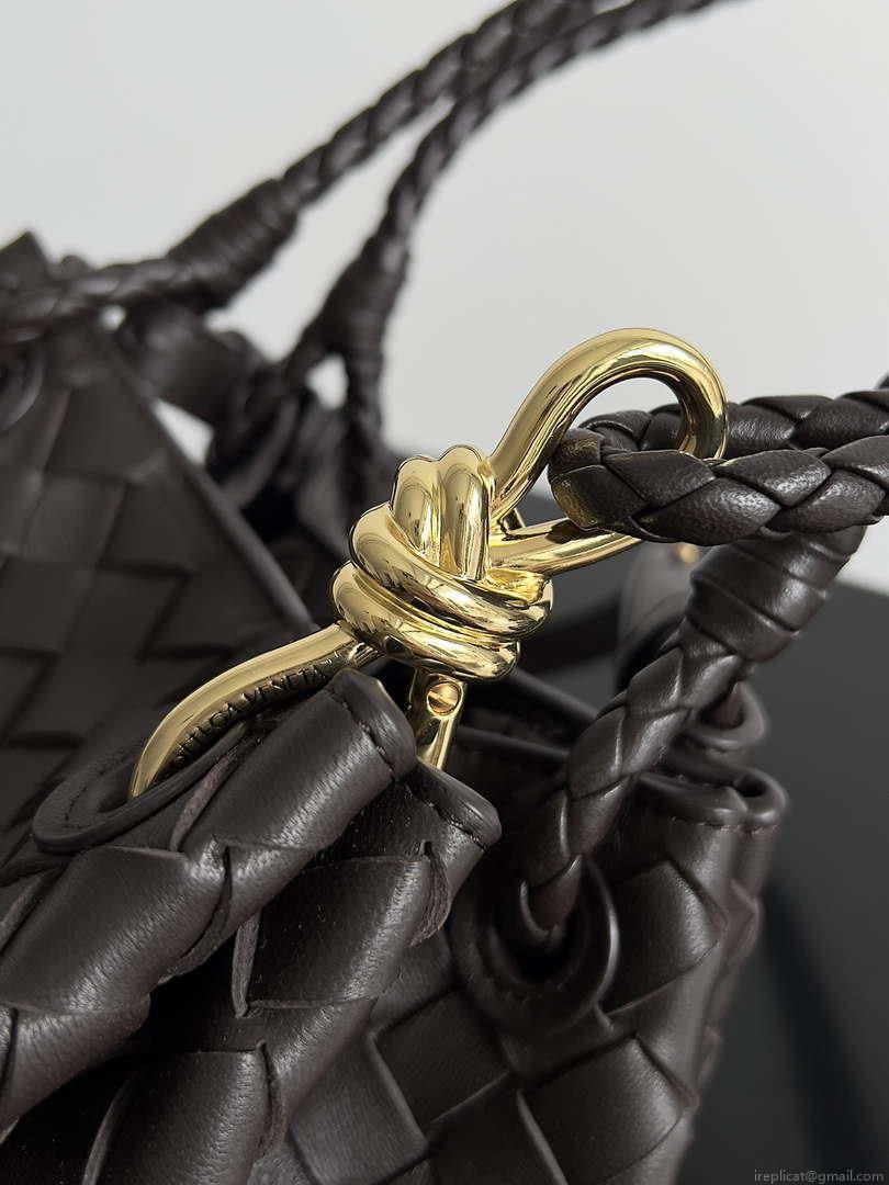 Bottega Veneta BV 796569VCPPT2190 Small Andiamo Parachute fondant