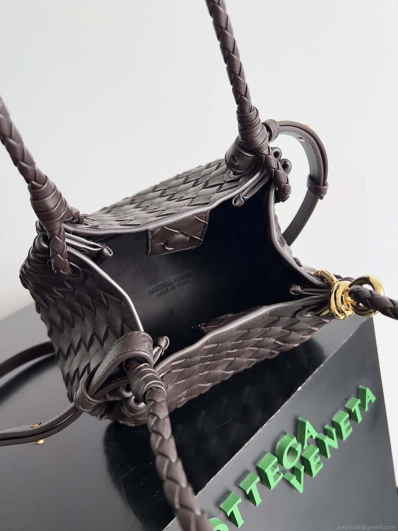 Bottega Veneta BV 796569VCPPT2190 Small Andiamo Parachute fondant
