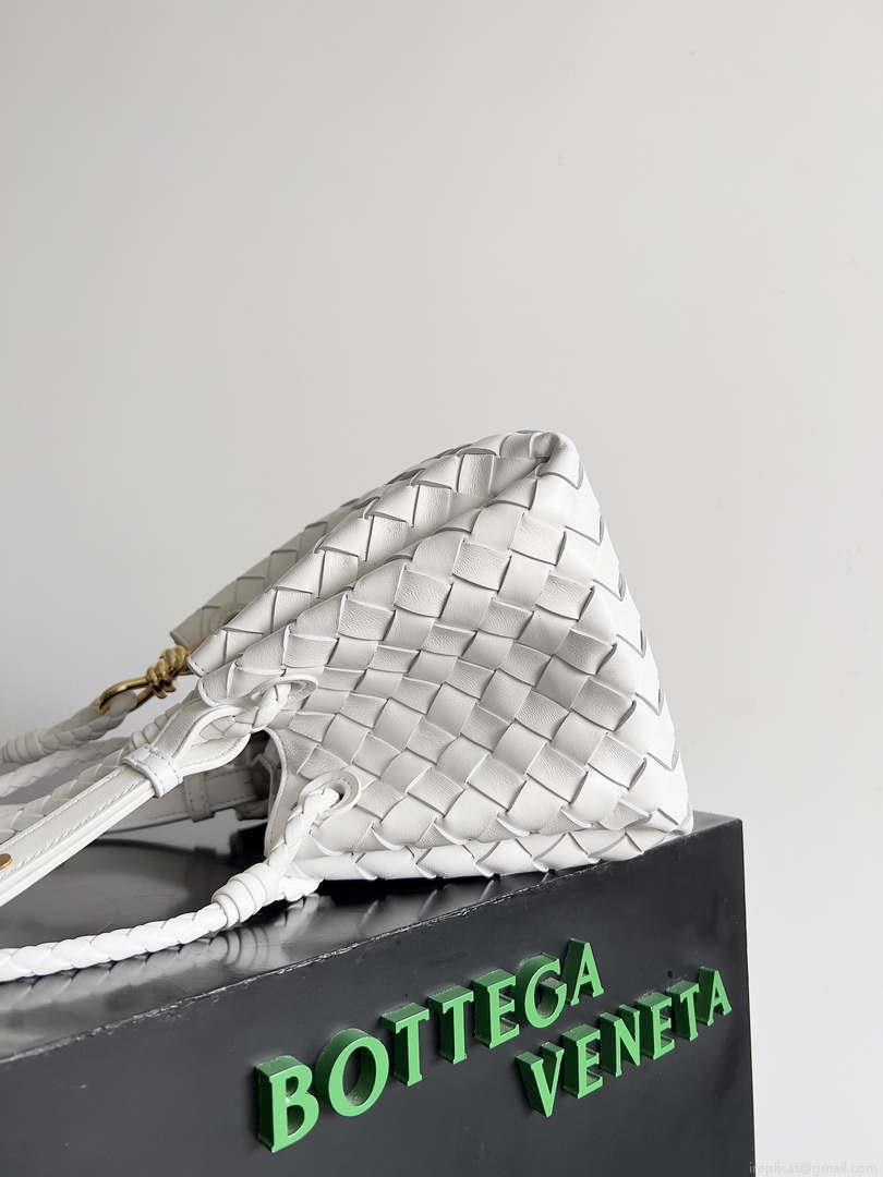 Bottega Veneta BV 796569VCPPT8060 Small Andiamo Parachute White