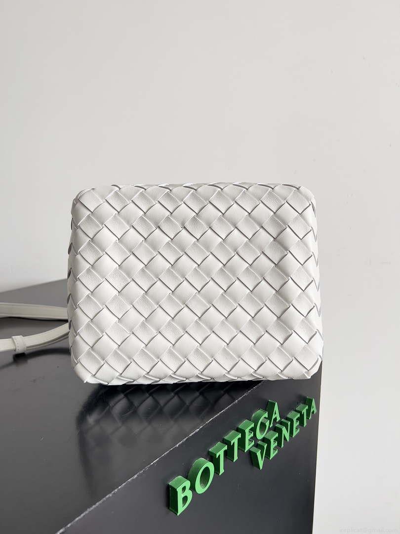 Bottega Veneta BV 796569VCPPT8060 Small Andiamo Parachute White