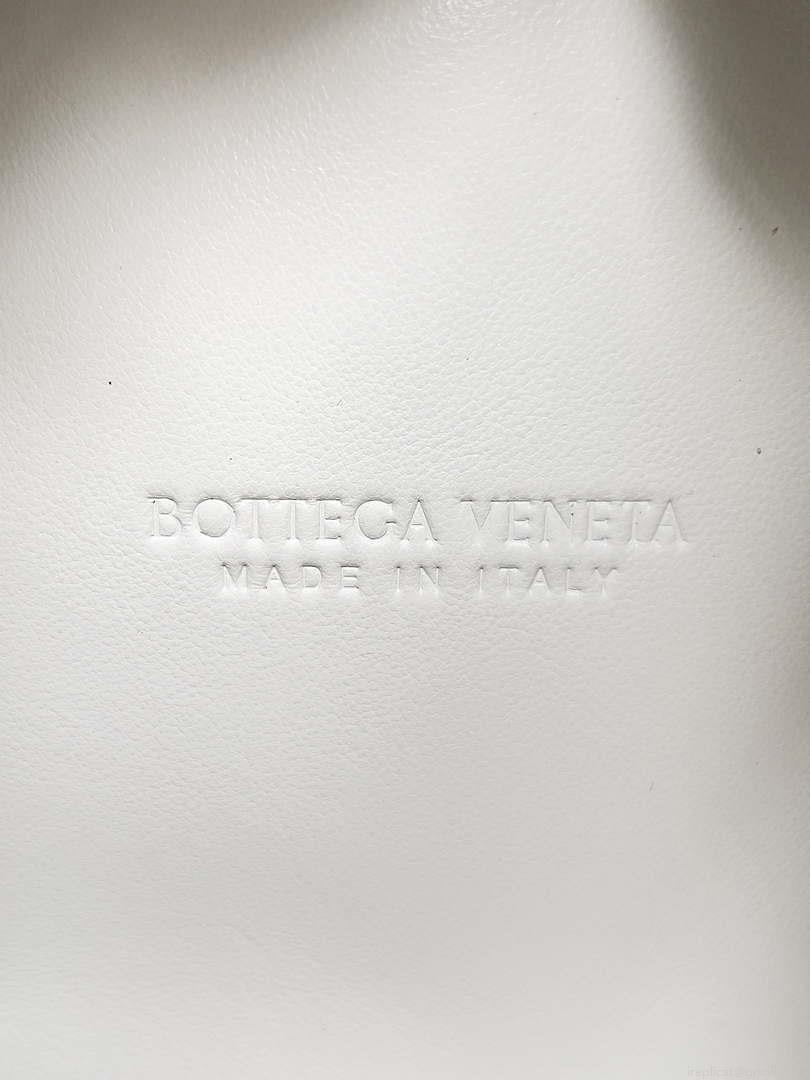 Bottega Veneta BV 796569VCPPT8060 Small Andiamo Parachute White