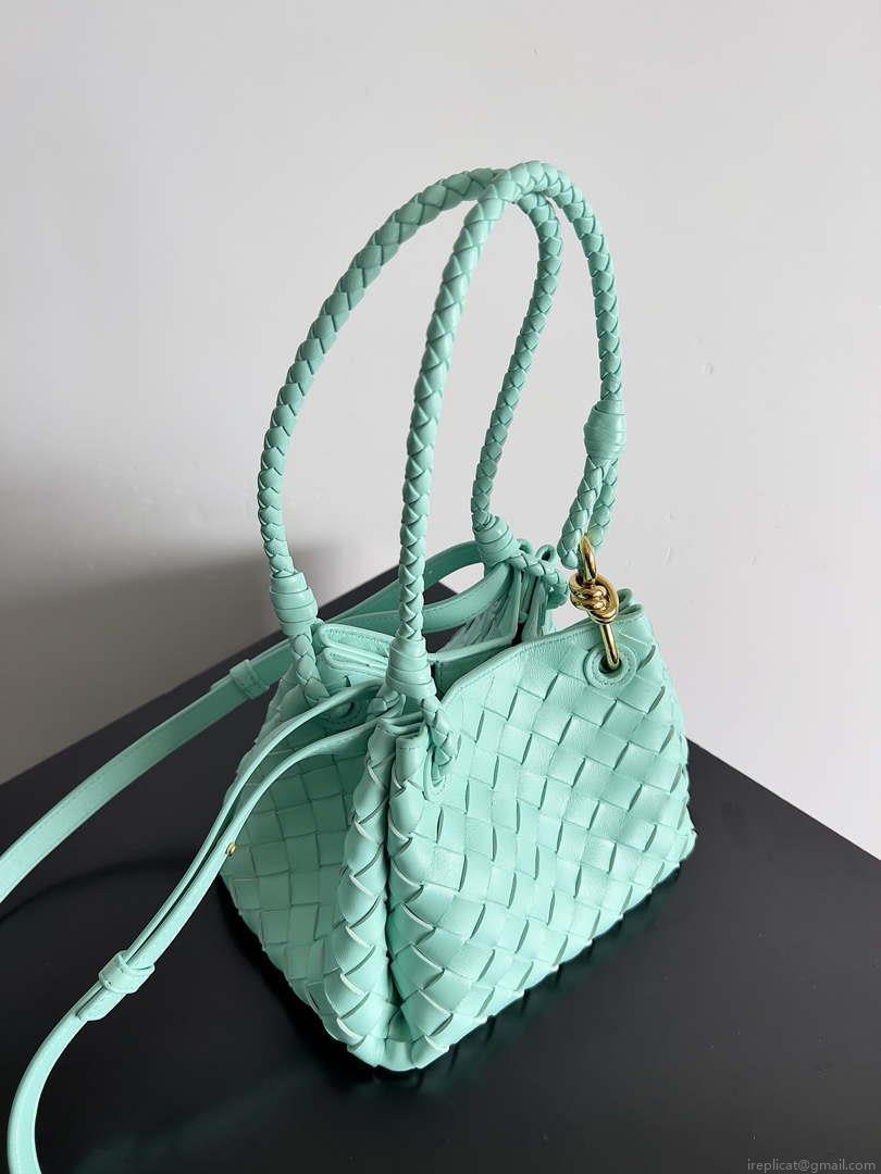 Bottega Veneta BV 796569VCPPT8060 Small Andiamo Parachute Blue