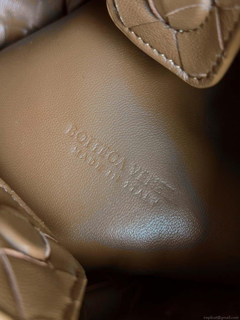 Bottega Veneta BV 796569VCPPT8060 Small Andiamo Parachute Brown