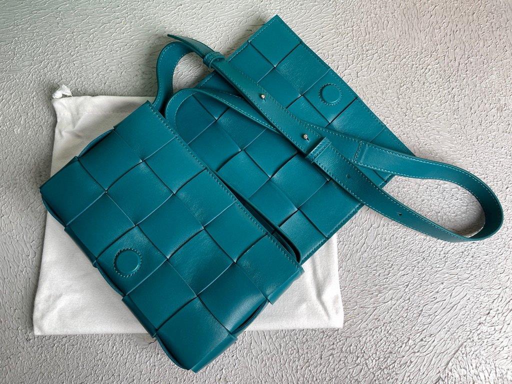 Bottega Veneta BV 578004 Cassette Cross-body Bag 58890 Dark Blue