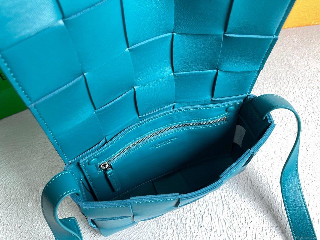 Bottega Veneta BV 578004 Cassette Cross-body Bag 58890 Dark Blue