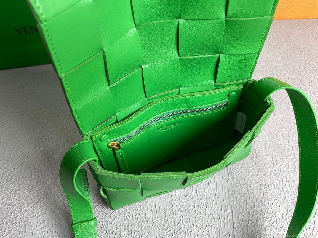 Bottega Veneta BV 578004 Cassette Cross-body Bag 58890 Green