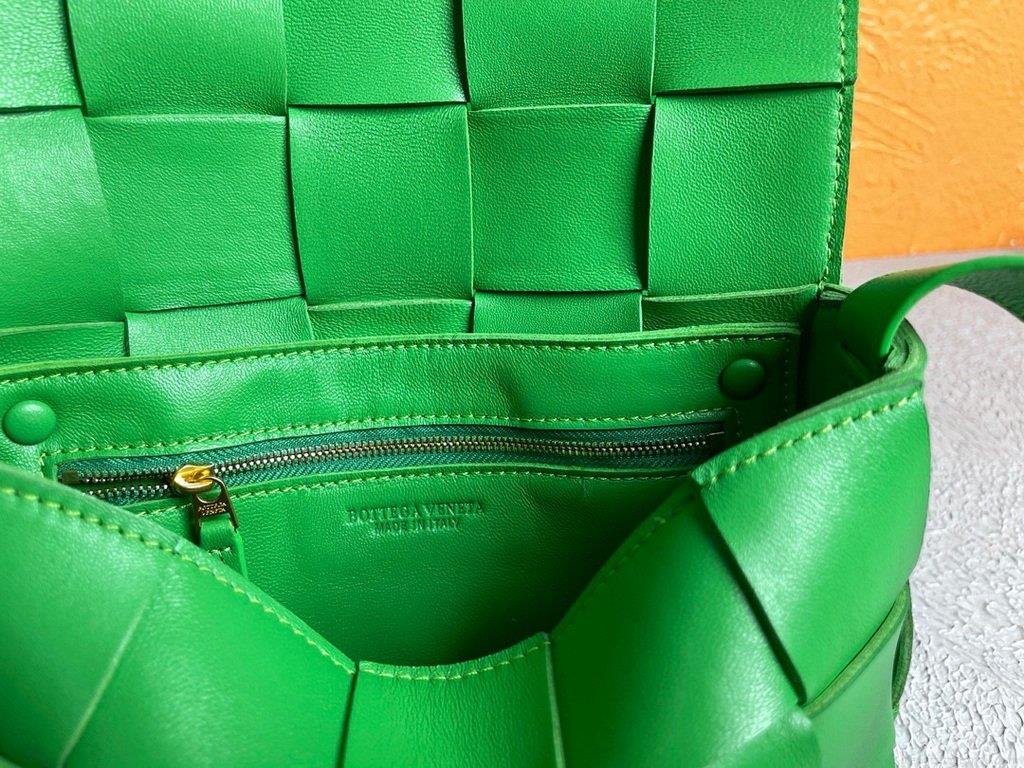 Bottega Veneta BV 578004 Cassette Cross-body Bag 58890 Green