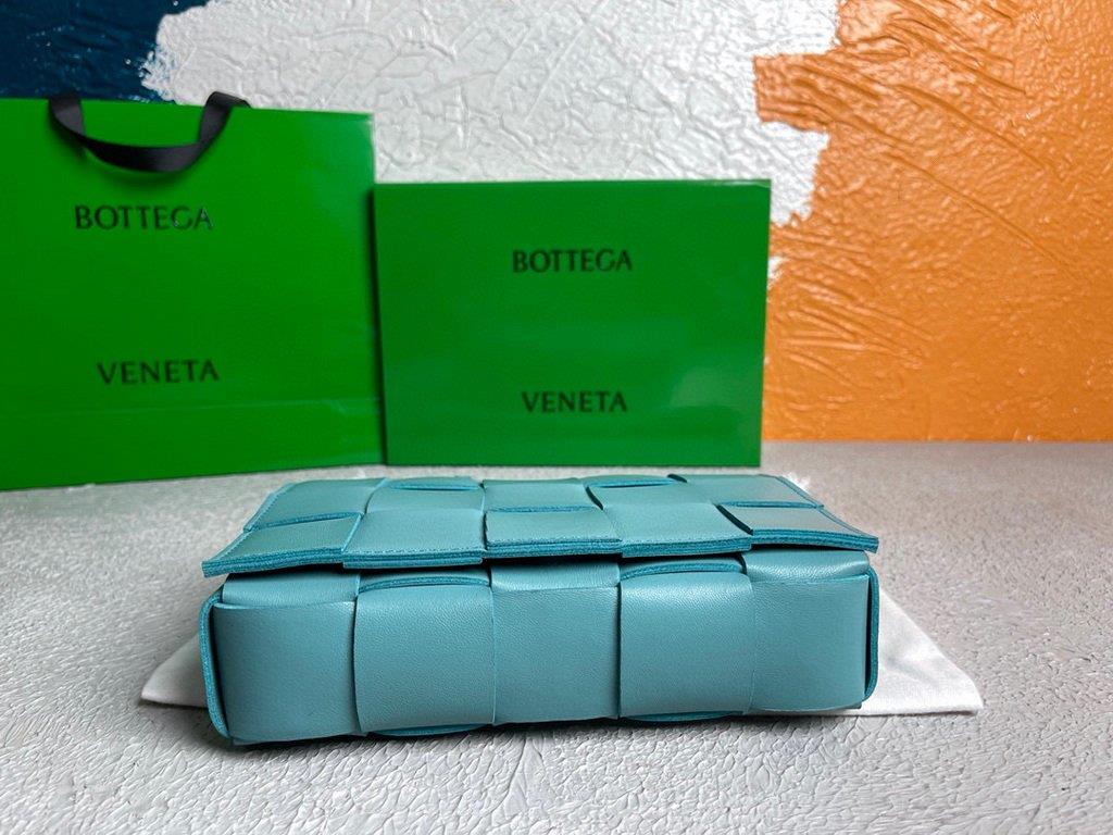 Bottega Veneta BV 578004 Cassette Cross-body Bag 58890 Light Blue