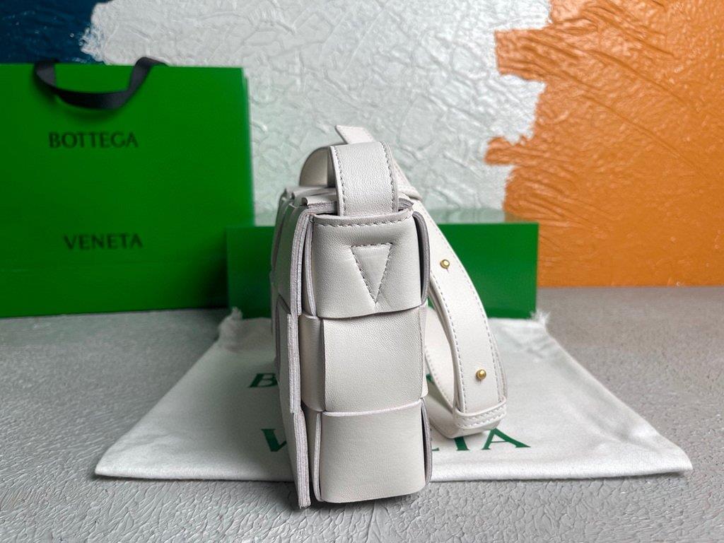 Bottega Veneta BV 578004 Cassette Cross-body Bag 58890 White