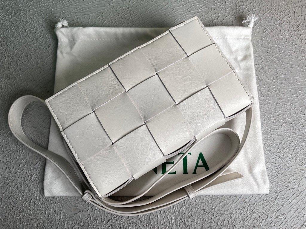 Bottega Veneta BV 578004 Cassette Cross-body Bag 58890 White