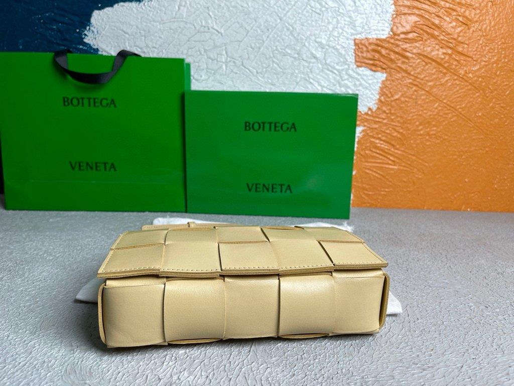 Bottega Veneta BV 578004 Cassette Cross-body Bag 58890 Light Apricot