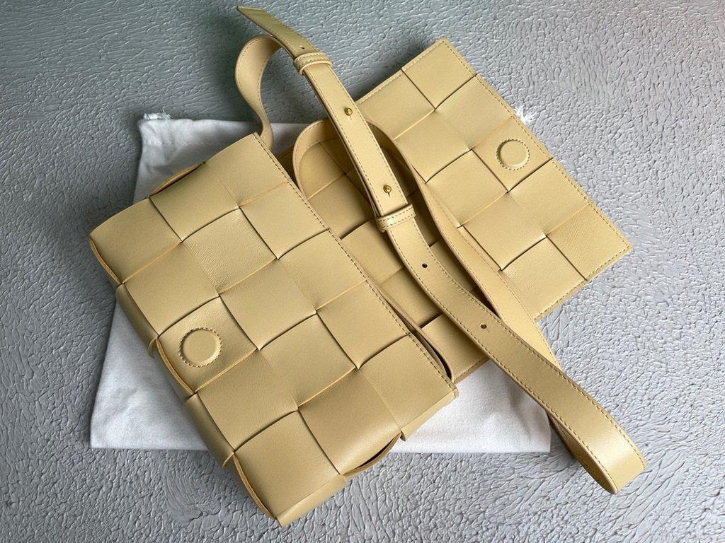 Bottega Veneta BV 578004 Cassette Cross-body Bag 58890 Light Apricot