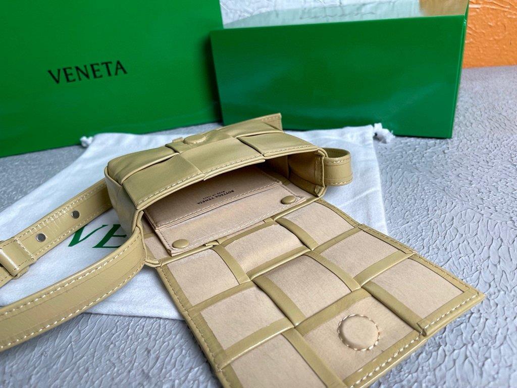 Bottega Veneta BV 666688 Cassette Shoulder Bag 33993 Apricot
