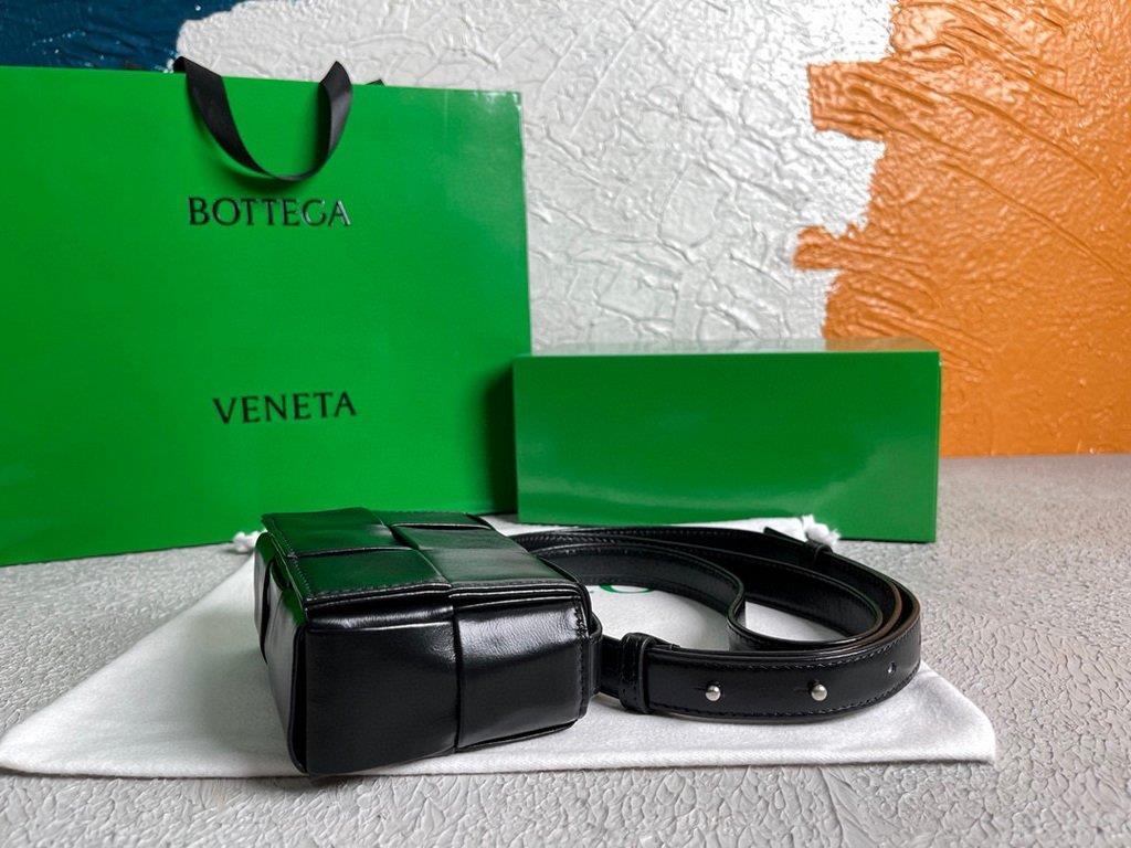 Bottega Veneta BV 666688 Cassette Shoulder Bag 33993 Black