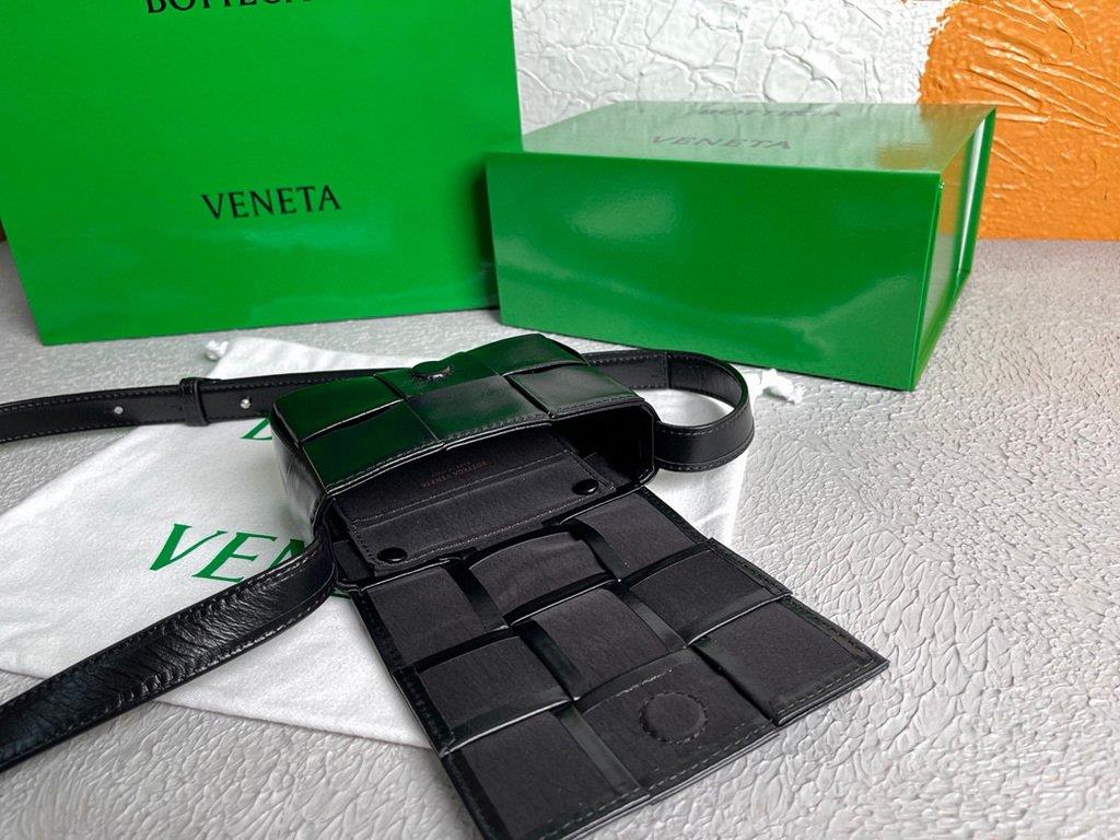 Bottega Veneta BV 666688 Cassette Shoulder Bag 33993 Black
