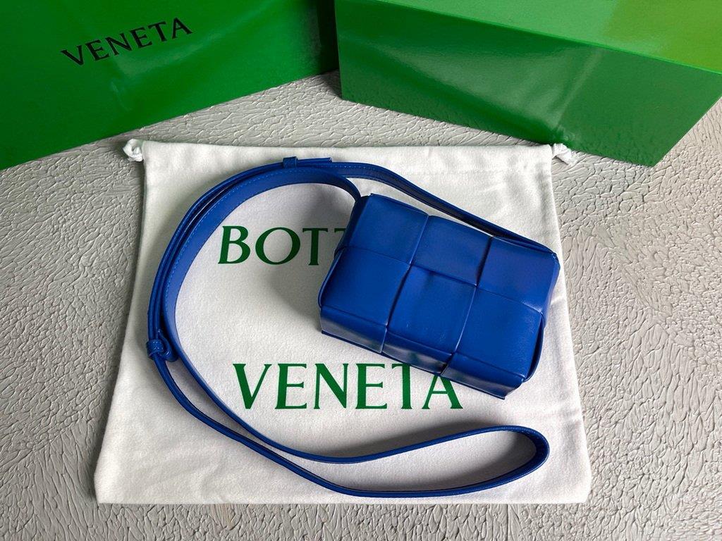Bottega Veneta BV 666688 Cassette Shoulder Bag 33993 Blue