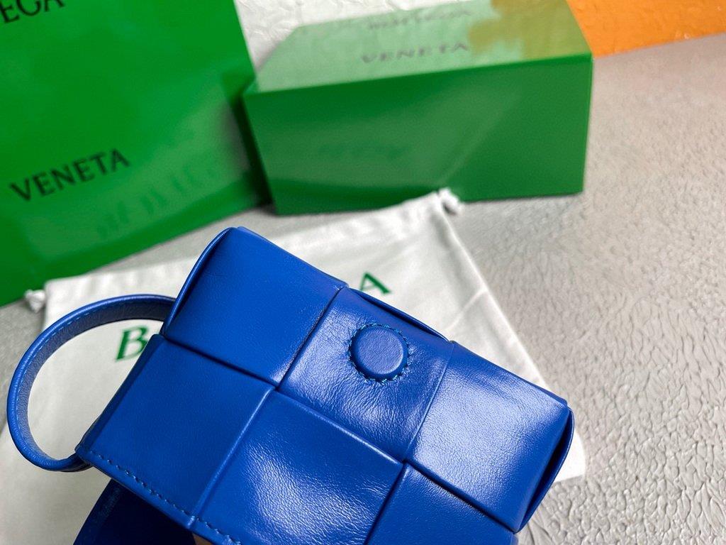 Bottega Veneta BV 666688 Cassette Shoulder Bag 33993 Blue