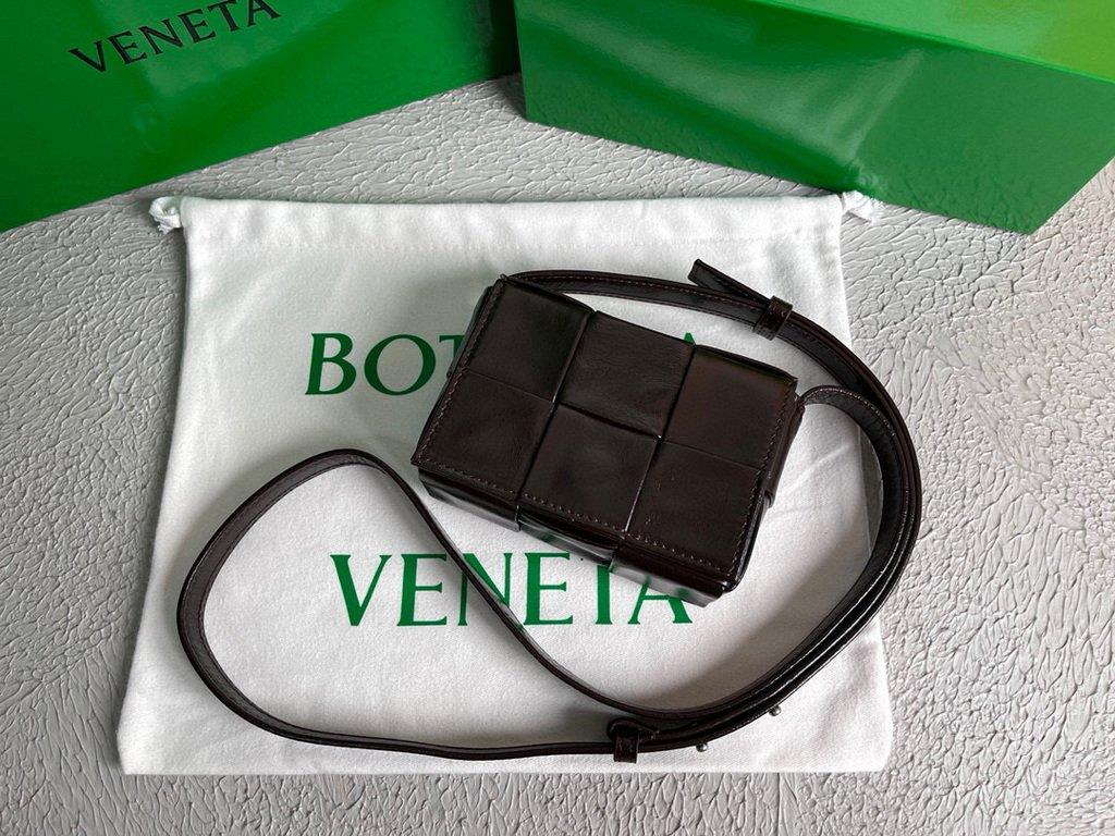 Bottega Veneta BV 666688 Cassette Shoulder Bag 33993 Dark Brown
