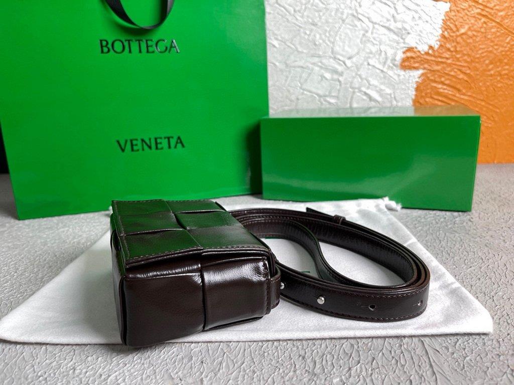 Bottega Veneta BV 666688 Cassette Shoulder Bag 33993 Dark Brown