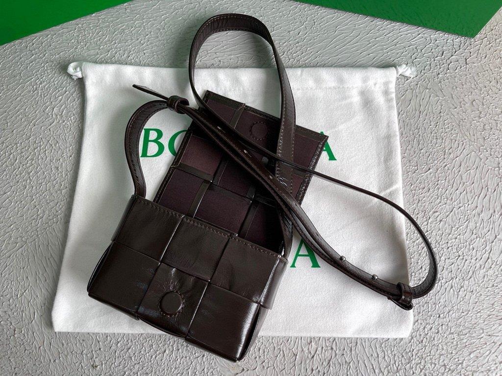 Bottega Veneta BV 666688 Cassette Shoulder Bag 33993 Dark Brown