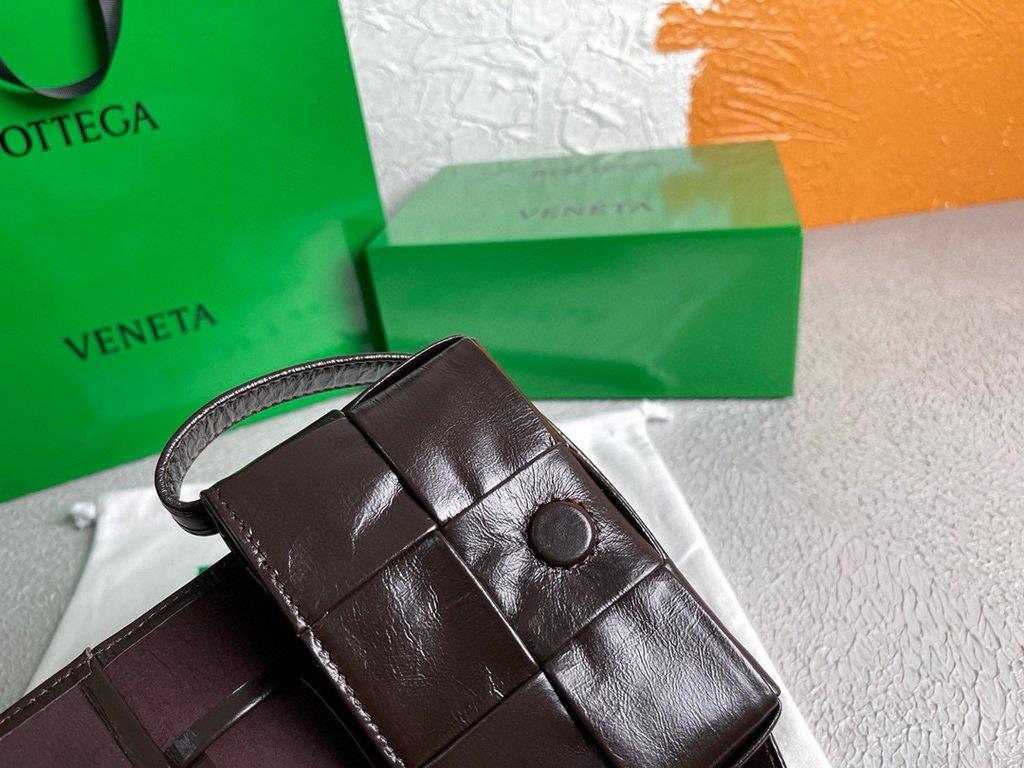 Bottega Veneta BV 666688 Cassette Shoulder Bag 33993 Dark Brown