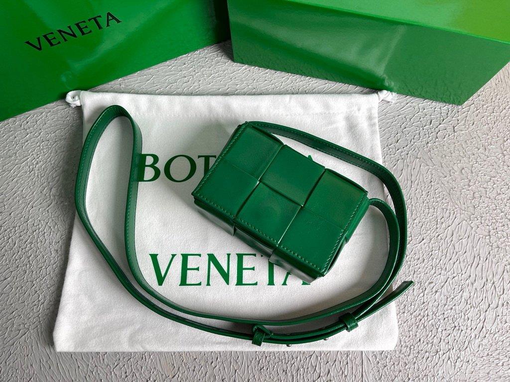 Bottega Veneta BV 666688 Cassette Shoulder Bag 33993 Dark Green