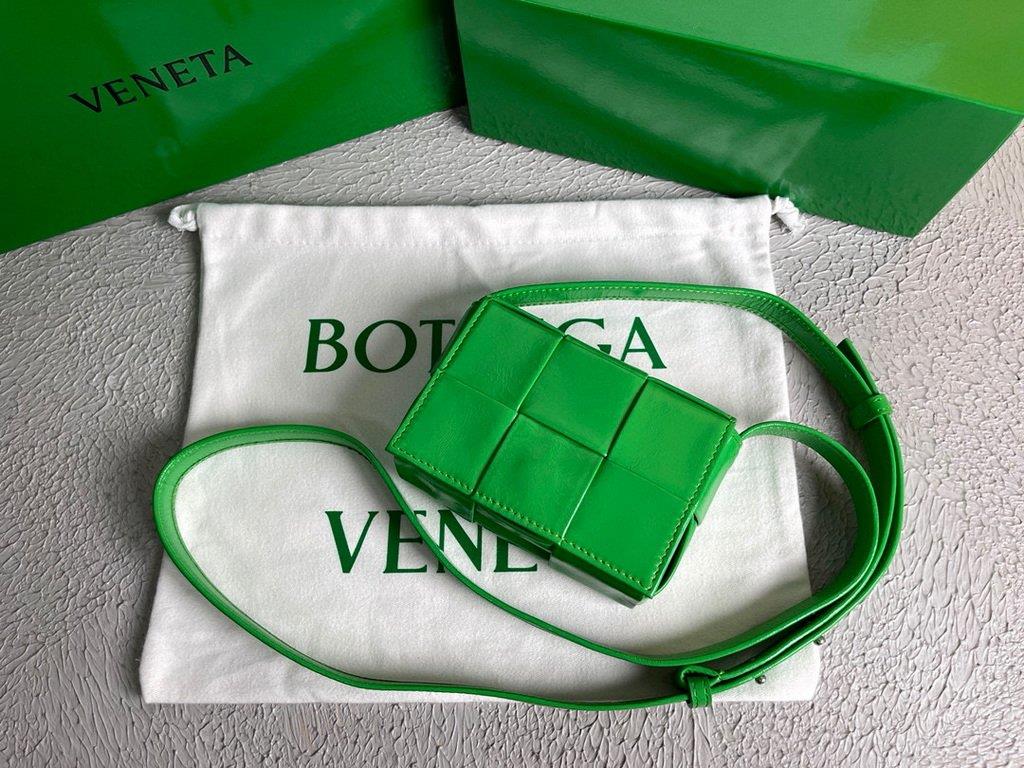 Bottega Veneta BV 666688 Cassette Shoulder Bag 33993 Green