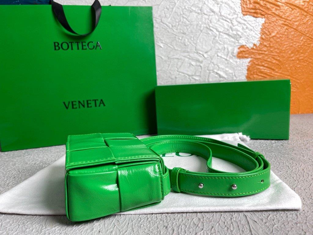 Bottega Veneta BV 666688 Cassette Shoulder Bag 33993 Green