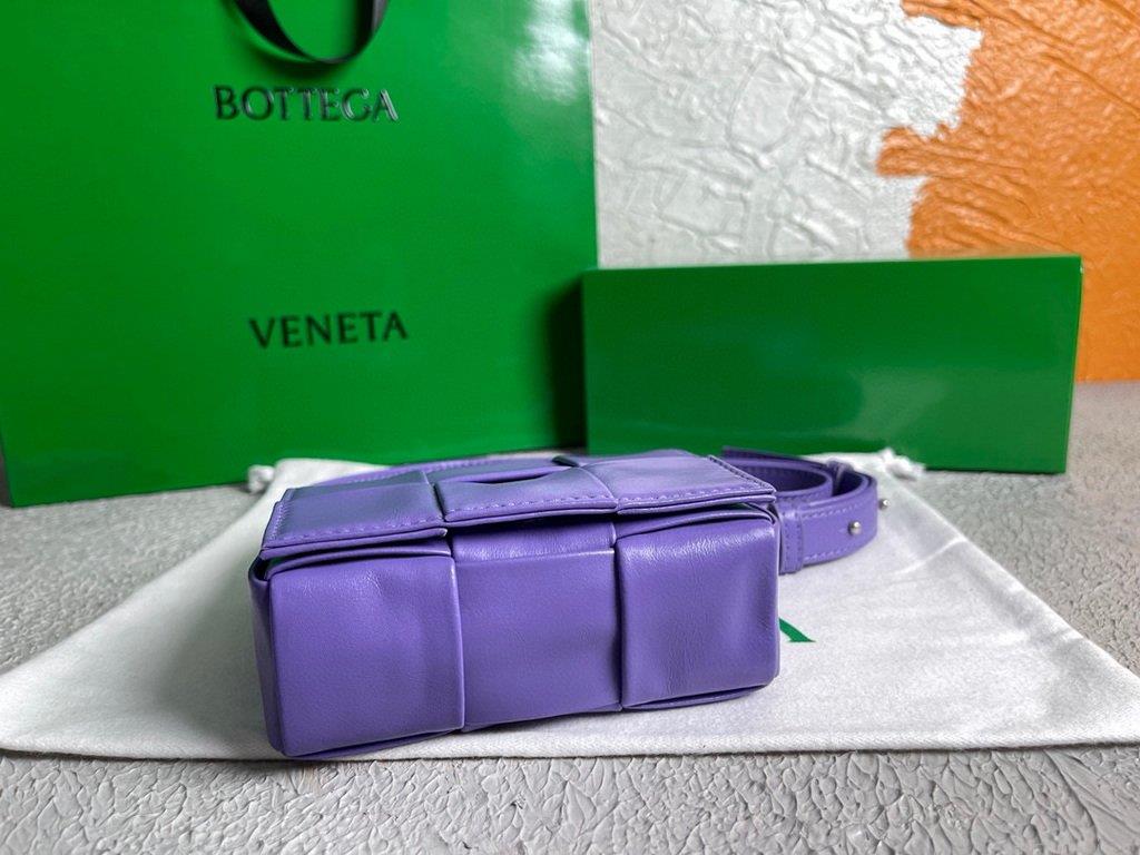 Bottega Veneta BV 666688 Cassette Shoulder Bag 33993 Purple