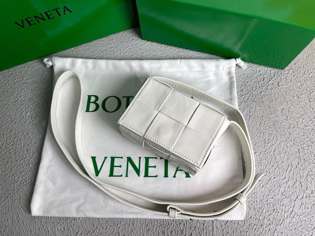Bottega Veneta BV 666688 Cassette Shoulder Bag 33993 White