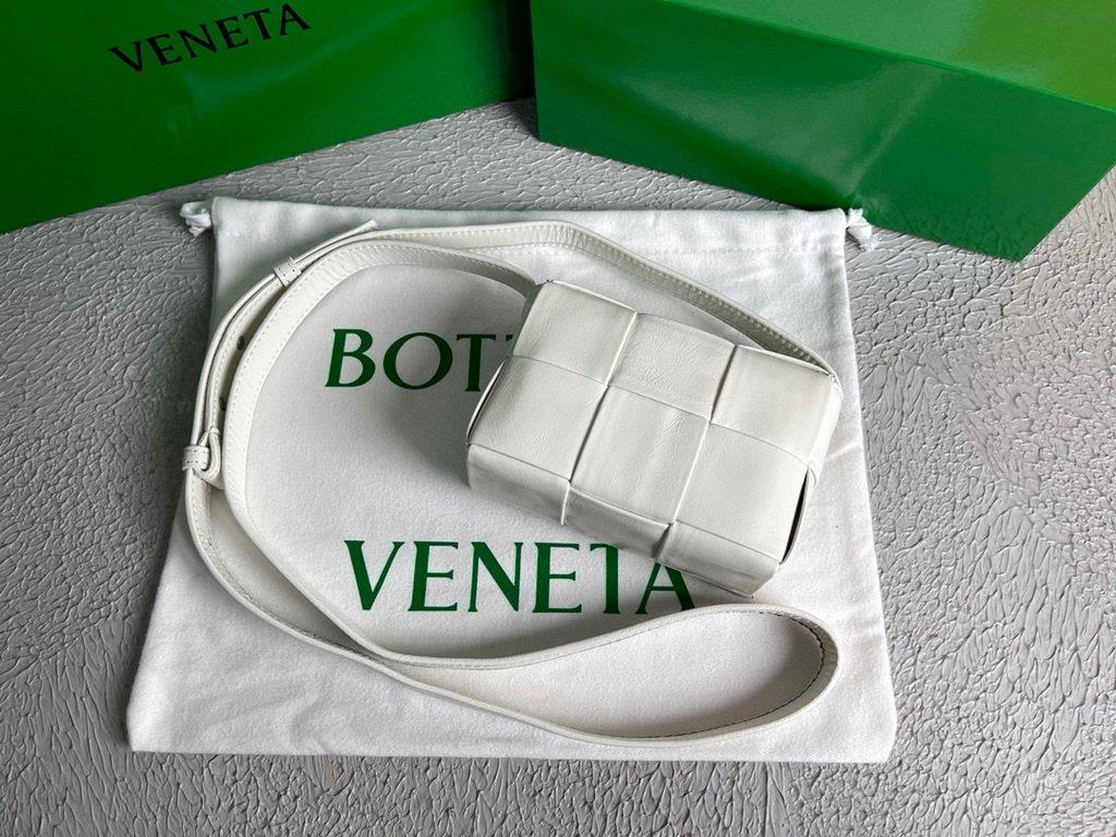 Bottega Veneta BV 666688 Cassette Shoulder Bag 33993 White