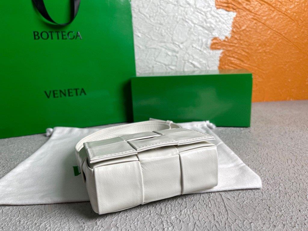 Bottega Veneta BV 666688 Cassette Shoulder Bag 33993 White